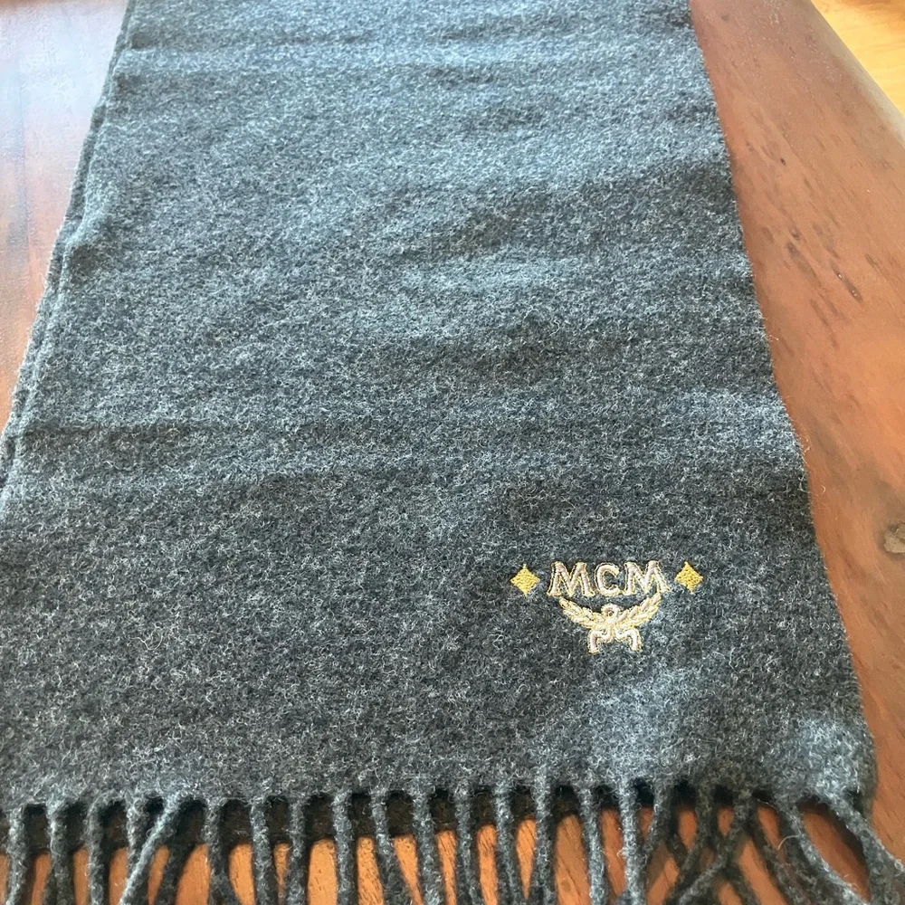 MCM Men's Charcoal Gray Scarf with Gold Embroidered Logo - Picture 3 of 3